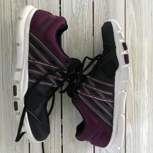 Women’s 7.5 Reebok Sneakers